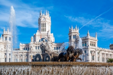 palacio-cibeles-fuente-plaza-cibeles-madrid-espana_268835-1304